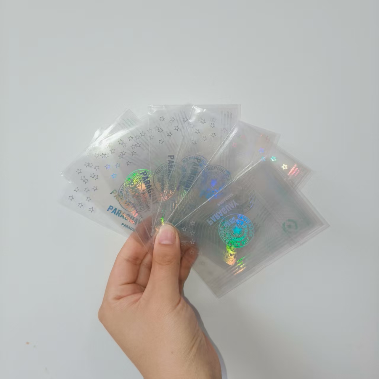 Jojo Pack은 파라과이에 투명한 홀로그램 카드 스티커를 배송합니다