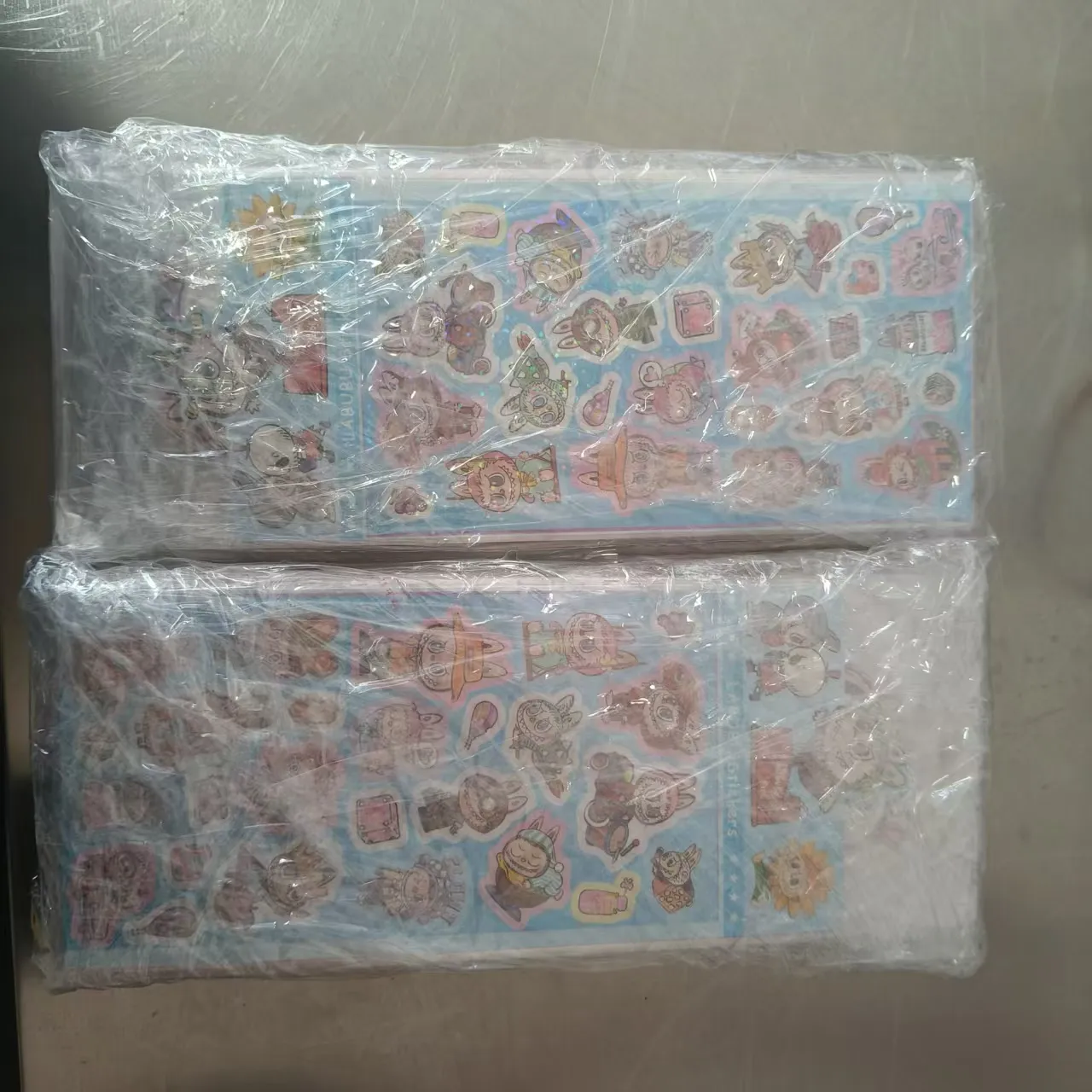 회사는 지난주에 새로운 다이컷 어린이용 스티커를 출시했습니다.