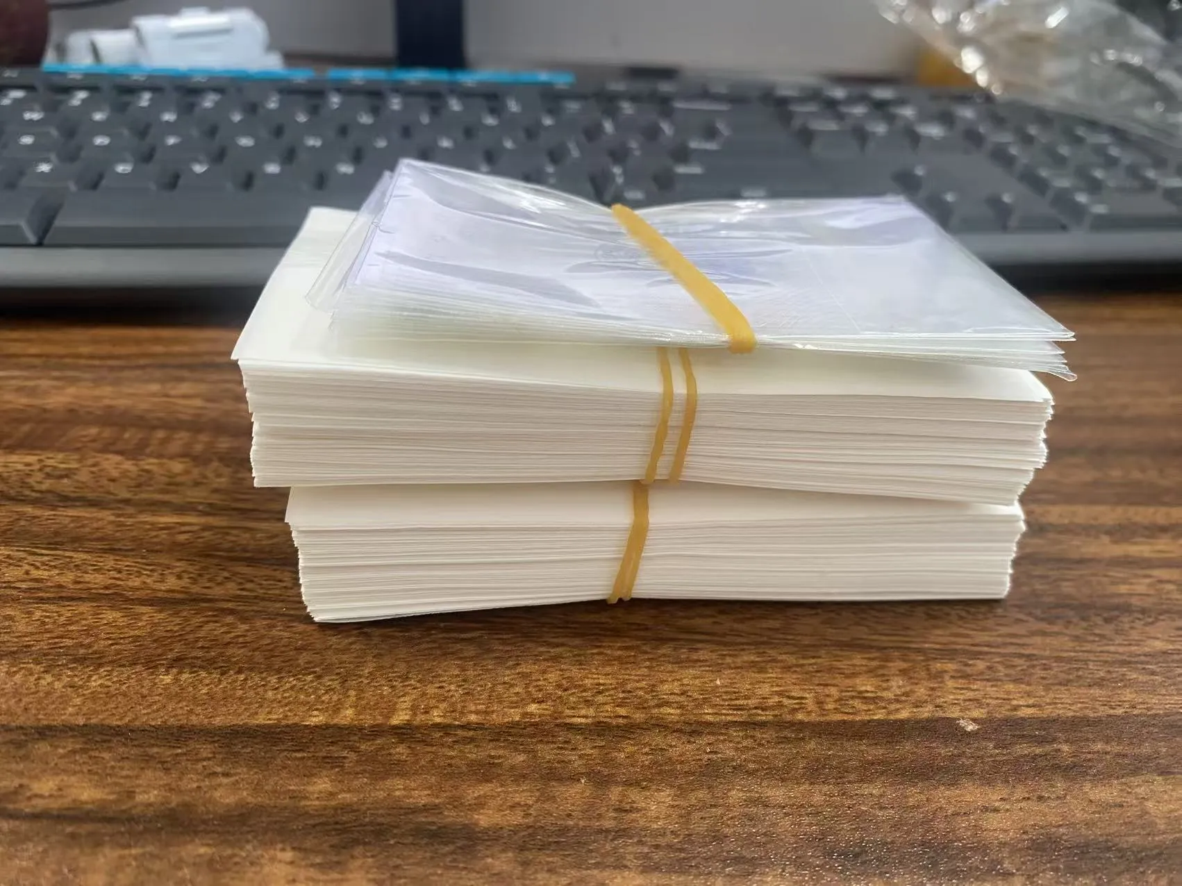 조조팩(JOJO Pac) 홀로그램 신용카드 스티커가 파키스탄으로 보내졌다.