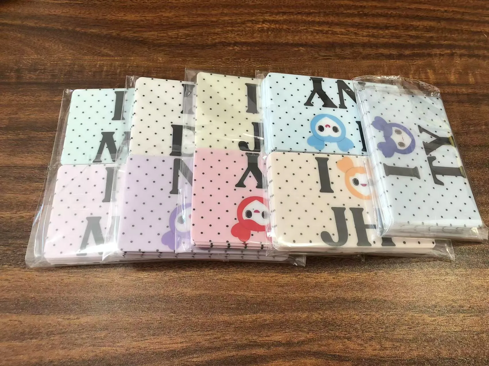 JOJO Pack, 미국 고객에게 신용카드 커버 스티커 배송