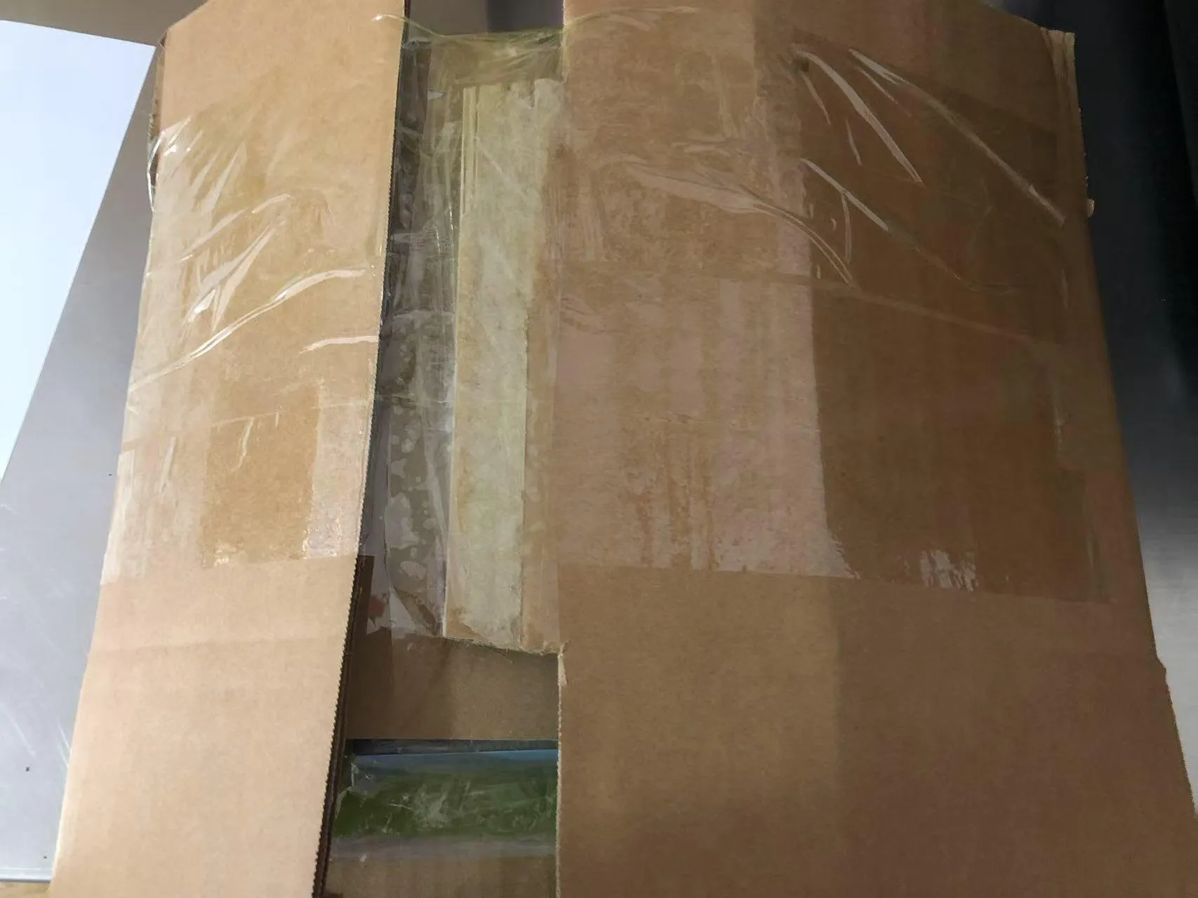 우간다에 휴대용 어린이 스티커북 보내기 진행 상황