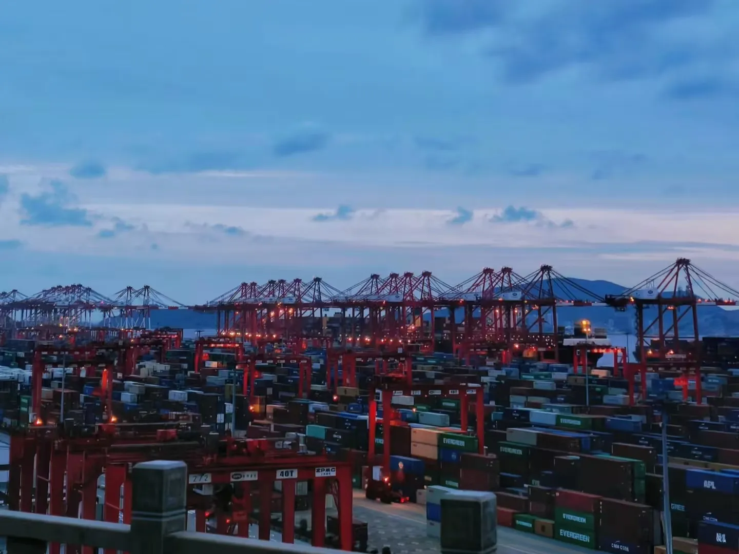 중국의 수출입 무역 총액은 41조2100억 위안에 달했다.