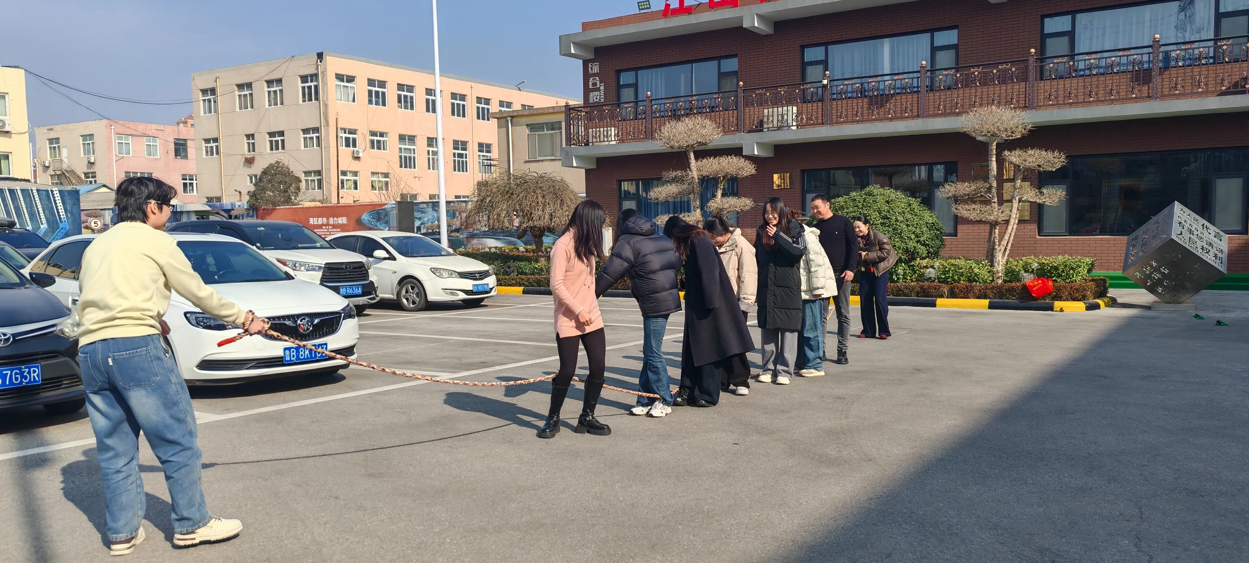 JOJO Pack에서 팀 정신이 솟아오릅니다.