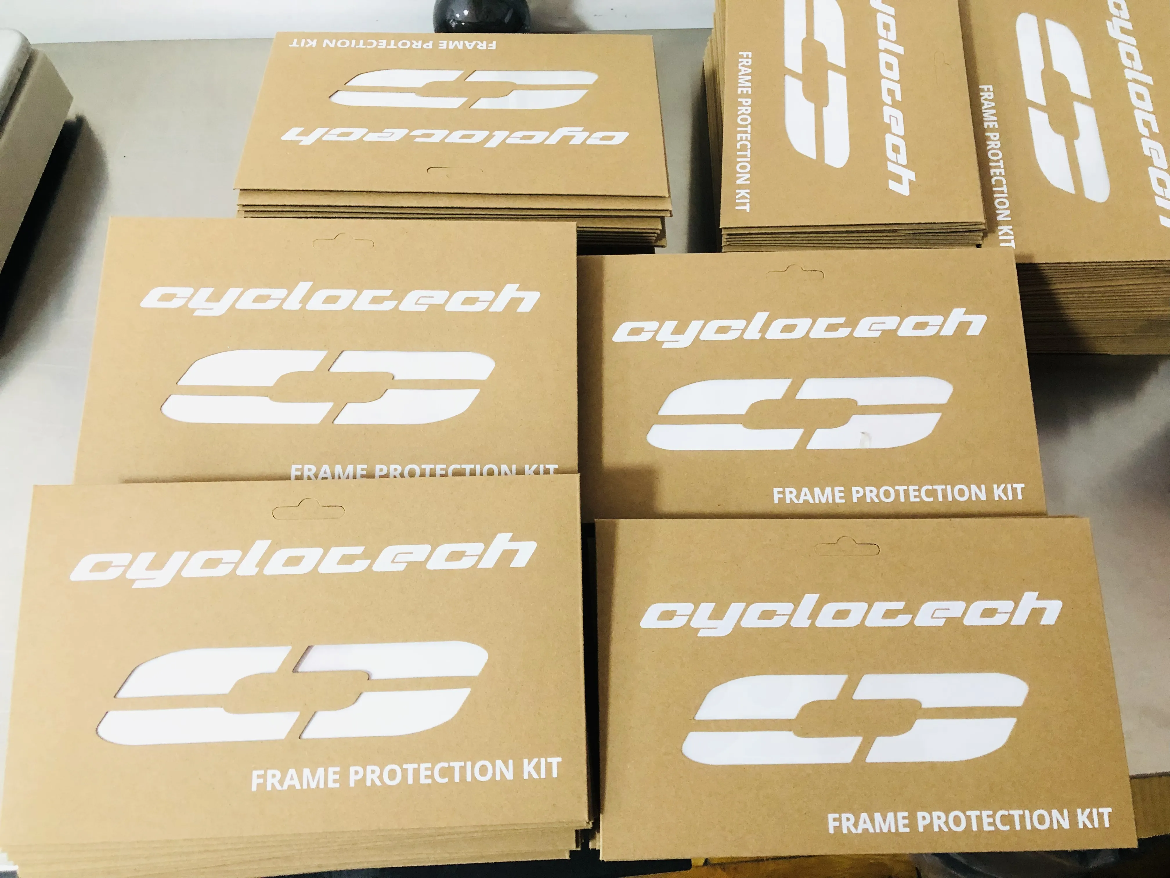 자전거 프레임 스티커가 이제 네덜란드로 배송됩니다.