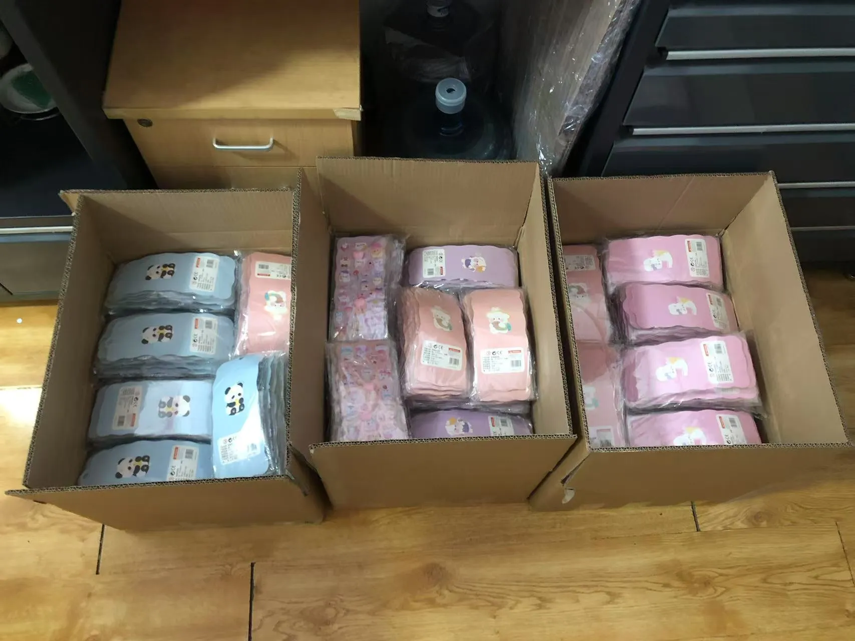 짜낼 수 있는 엉덩이 모양 스티커를 좋아하시나요?